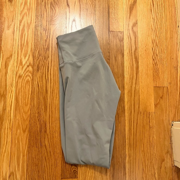 Lululemon Wunder Train High-Rise tight 28” leggings. Like new - Picture 7 of 7